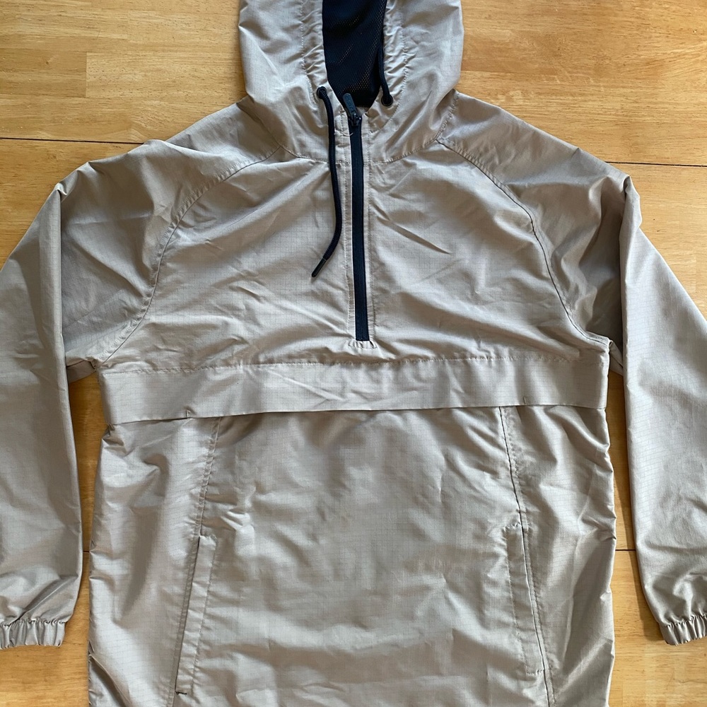 M tan polyester windbreaker